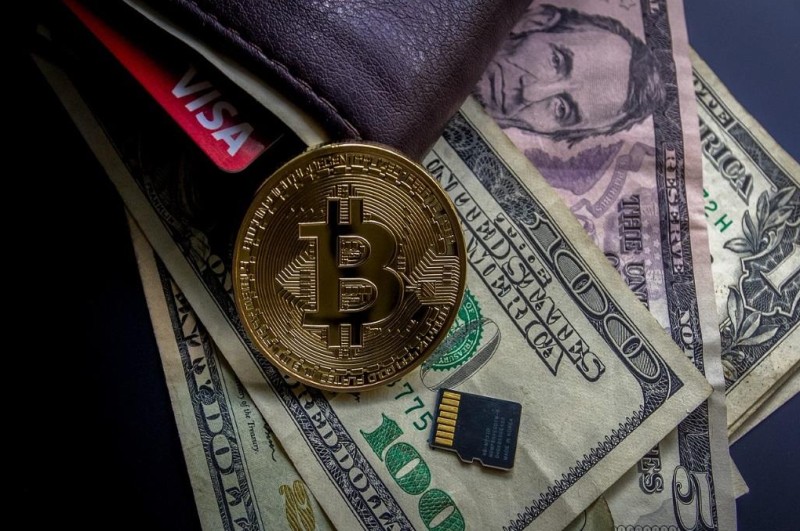 How Do You Make Money in Cryptocurrency: Hold Assets, Stake Coins, Get Paid in Crypto Here&rsquo;s how you make money in cryptocurrency: hold assets, stake coins, or get paid in crypto for work. No technical degree required.